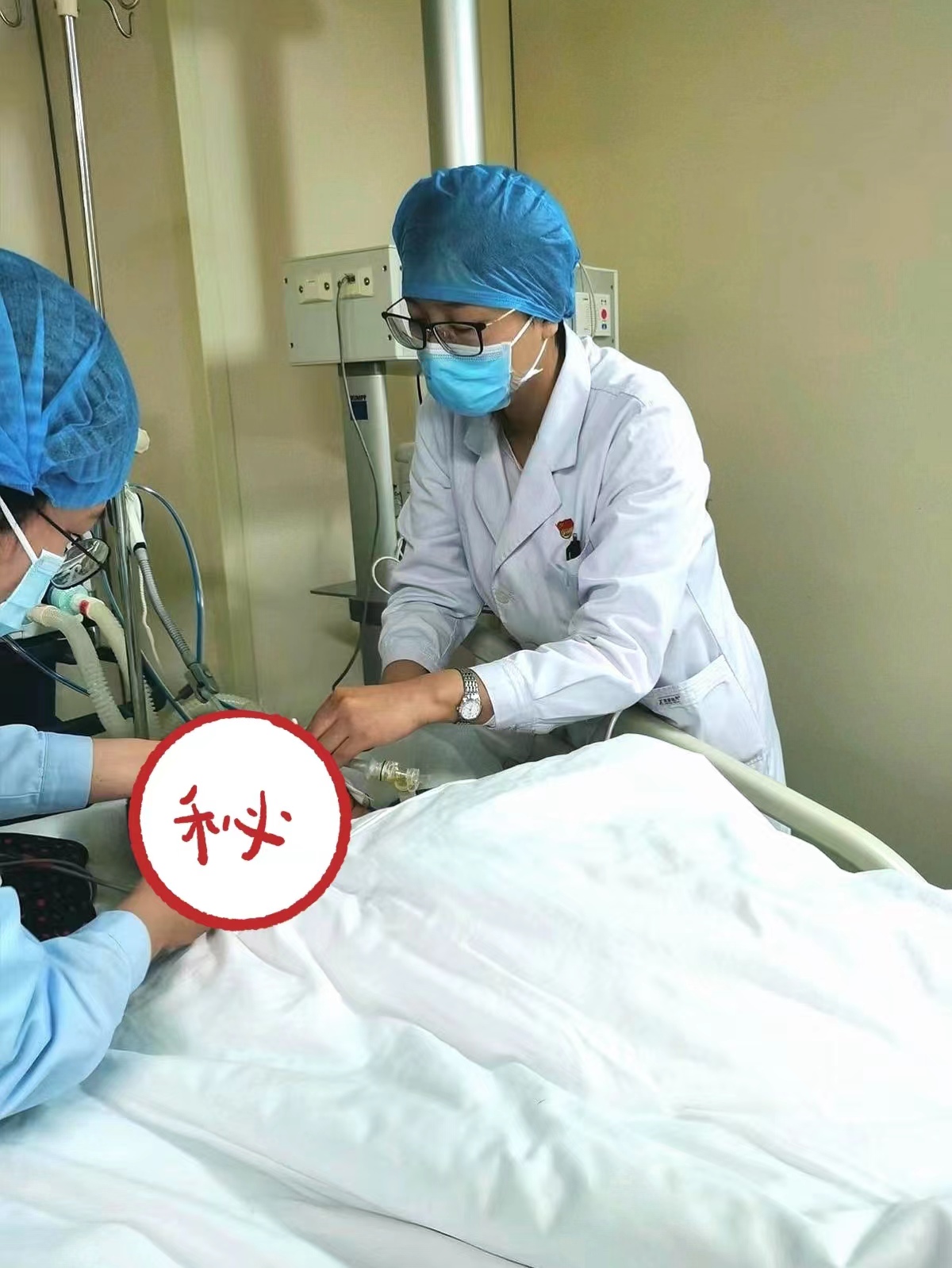 孙杰抢救（无胸卡）.jpg