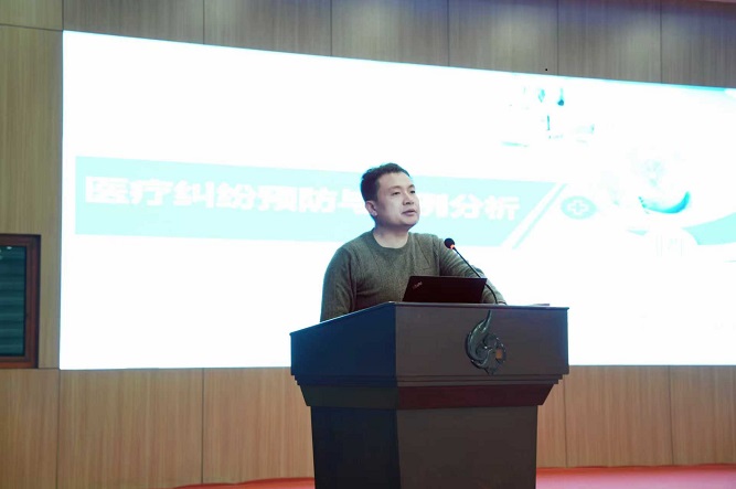 讲课老师定.jpg 讲课老师定.jpg